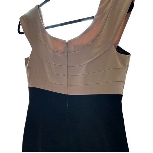 🦋. EUC MAGGY LONDON Women’s sheath midi banded black/ champagne gold, size 8 - Picture 3 of 13